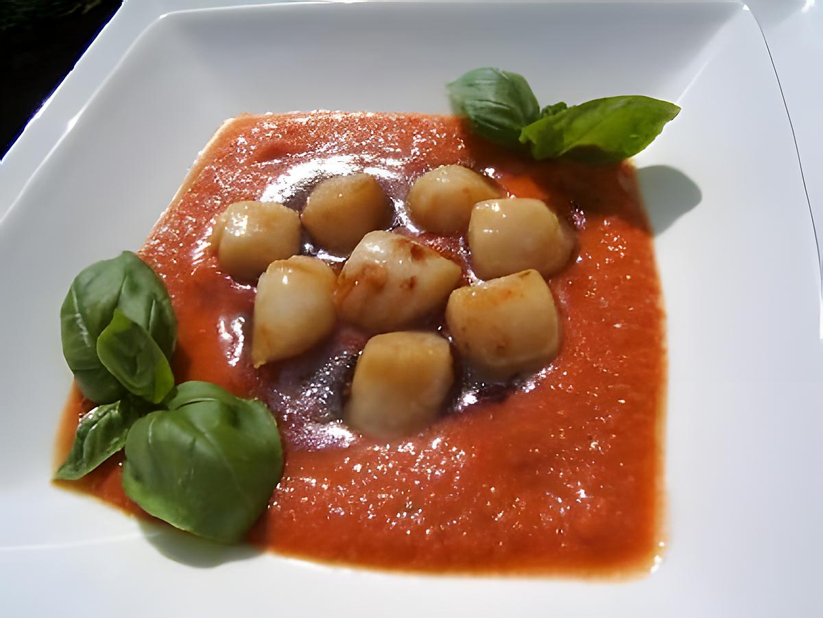 recette Soupe froide de tomate aux noix de pétoncles poêlées au sirop d'érable