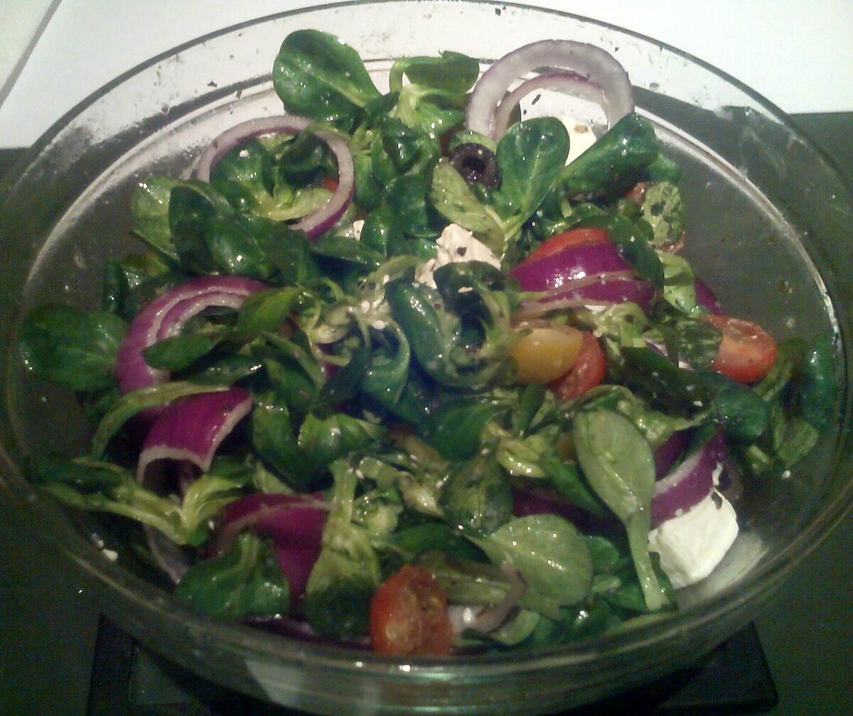 recette Salade de mâche, tomates cerises, feta & olives noires