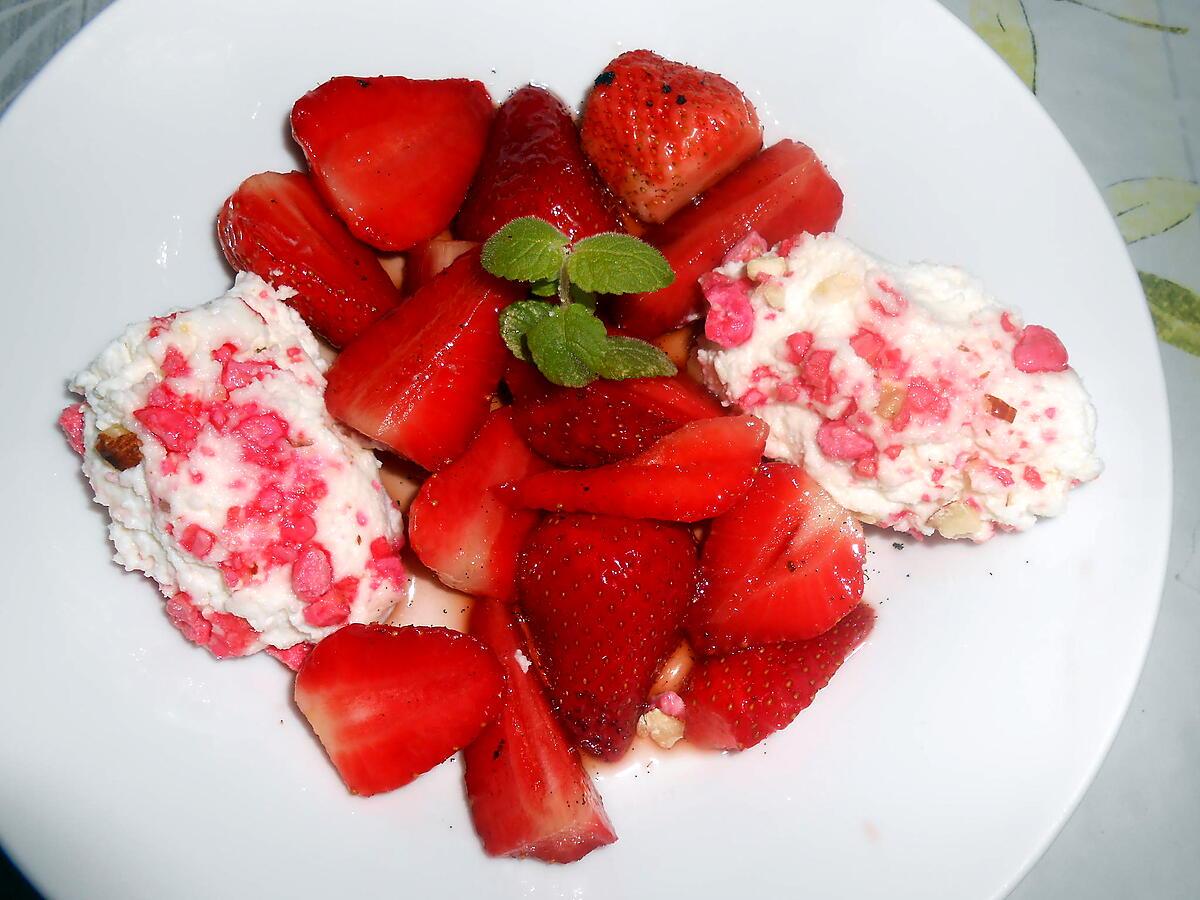 recette QUENELLES DE BROCCIU AUX PRALINES ROSES