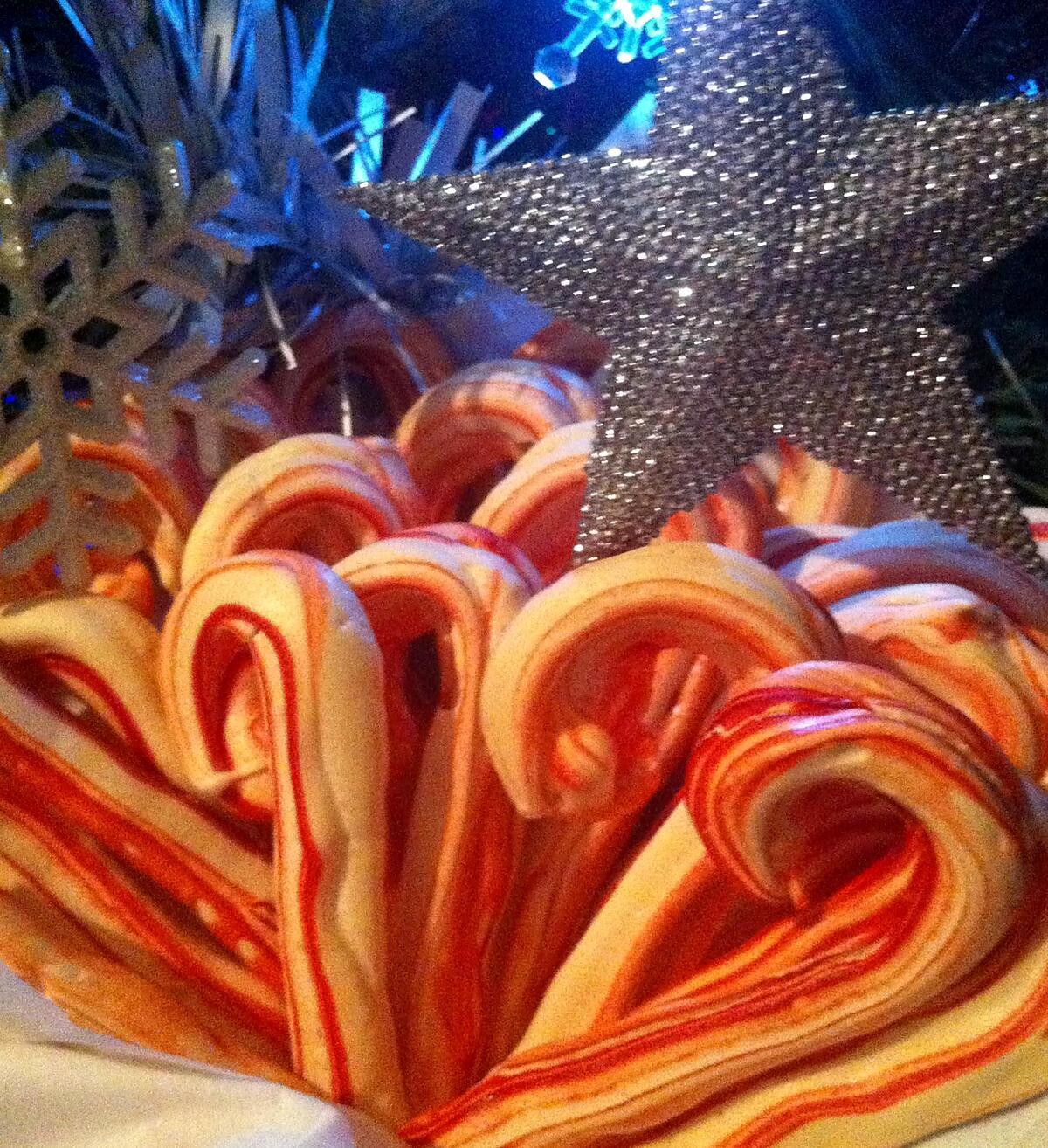 recette Meringues "sucre d'orge" canne de Noël à la fraise