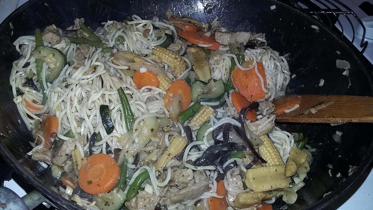 recette Wok de nouilles au porc et aux légumes