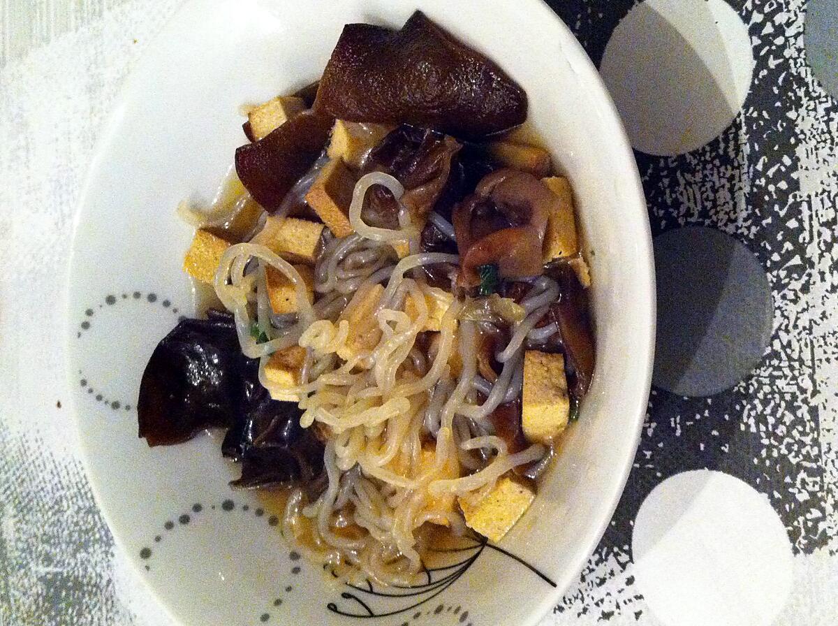 recette Soupe chinoise aux champignons noirs, konjac et tofu fumé