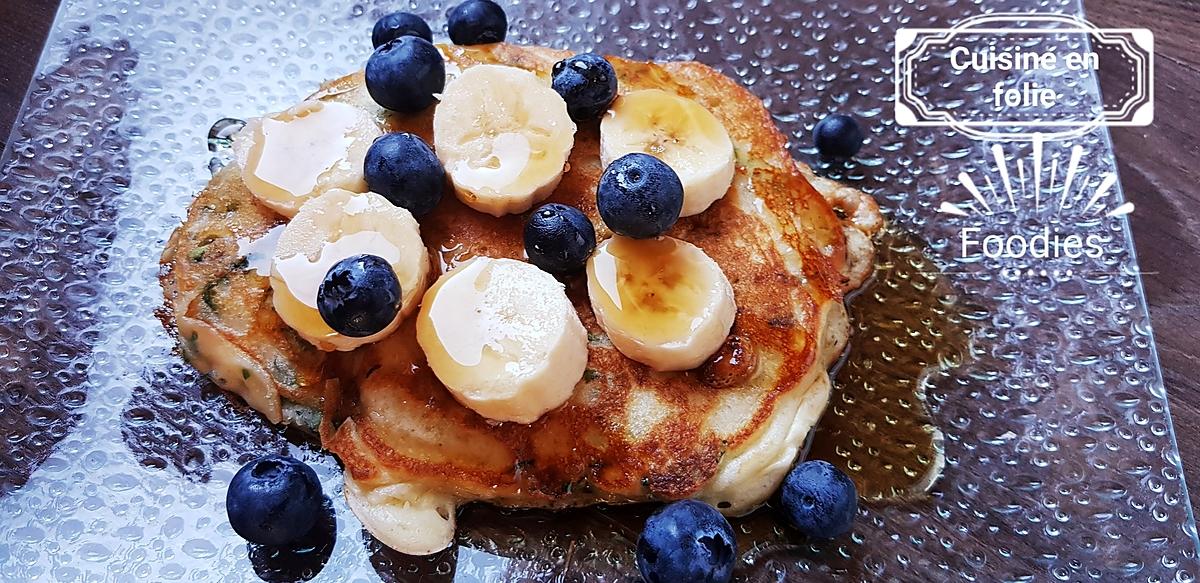 recette Blinis aux orties et pissenlits garnis garnis de fruits frais et sirop d'érable