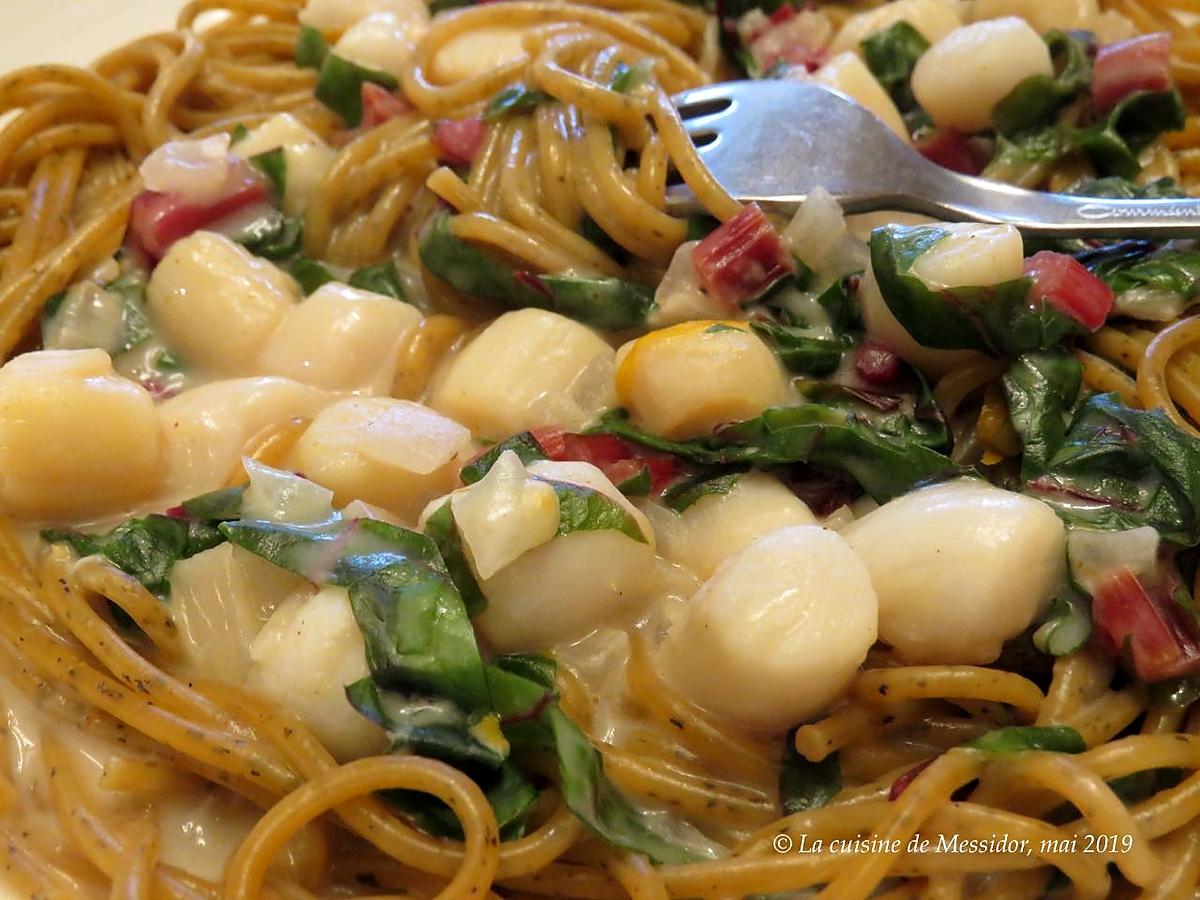 recette Spaghettis aux pétoncles de baie, sauce crémeuse au cari doux +