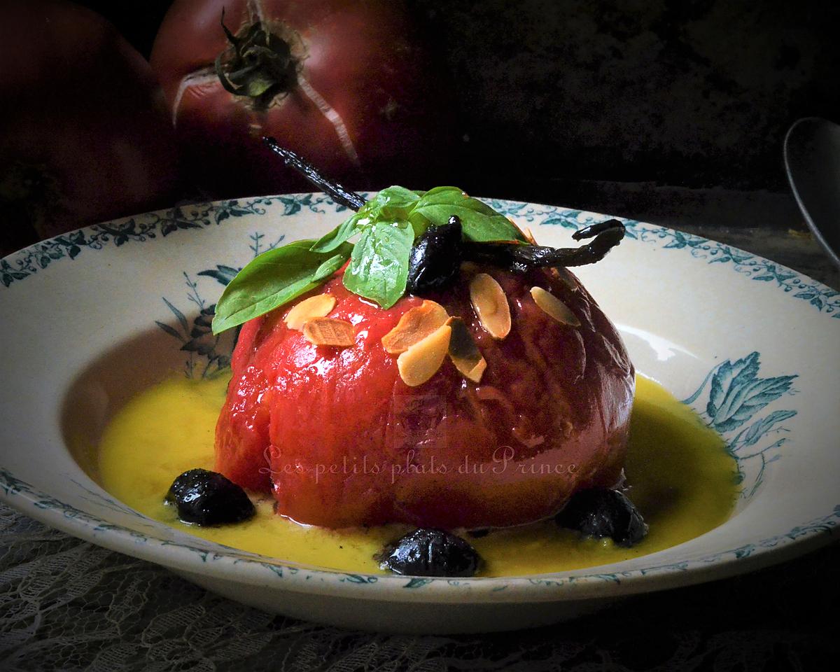 recette Tomate confite entière en sirop vanillé, coulis de poivron, et olives confites