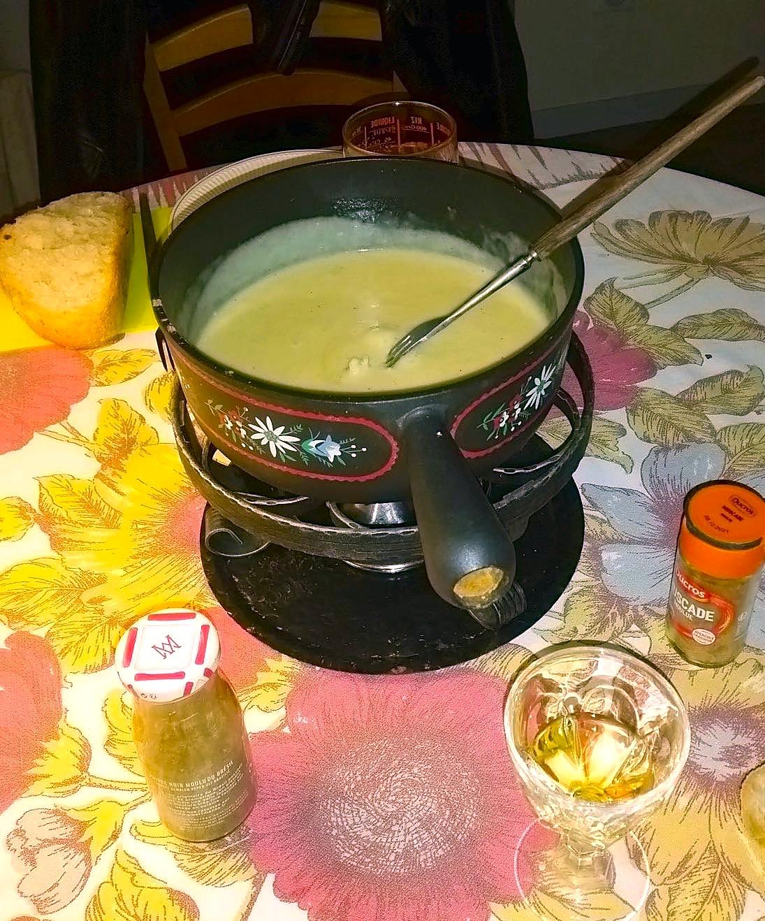 recette Fondue au fromage de la Vallée de Joux (Suisse), ou "fondue sans soucis"