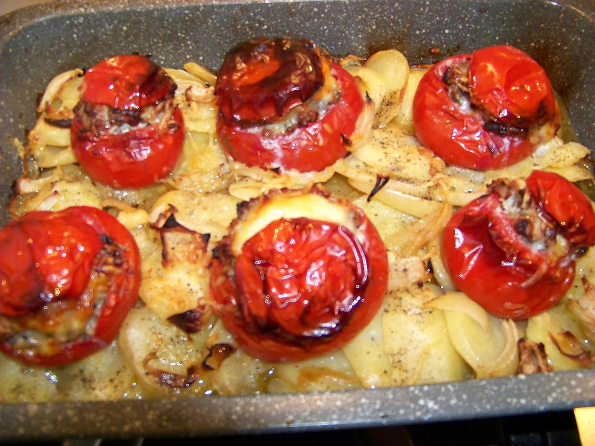 recette tomates farcies sur lit de  pommes de terre