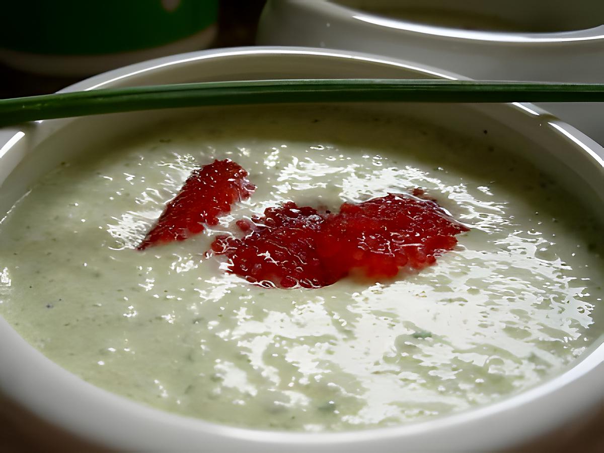 recette Soupe froide de concombre au thon.