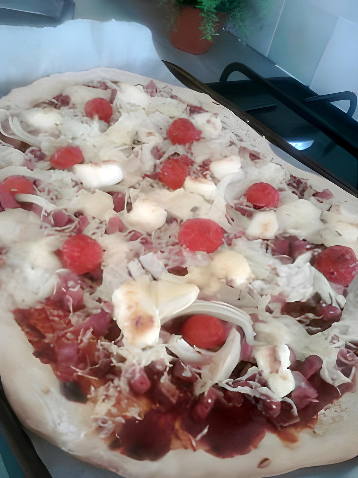 recette pizza au jambon, tomate et fromage frais