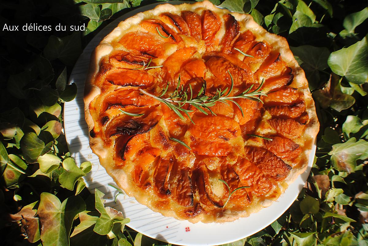 recette Tarte aux abricots , amandes et romarin .