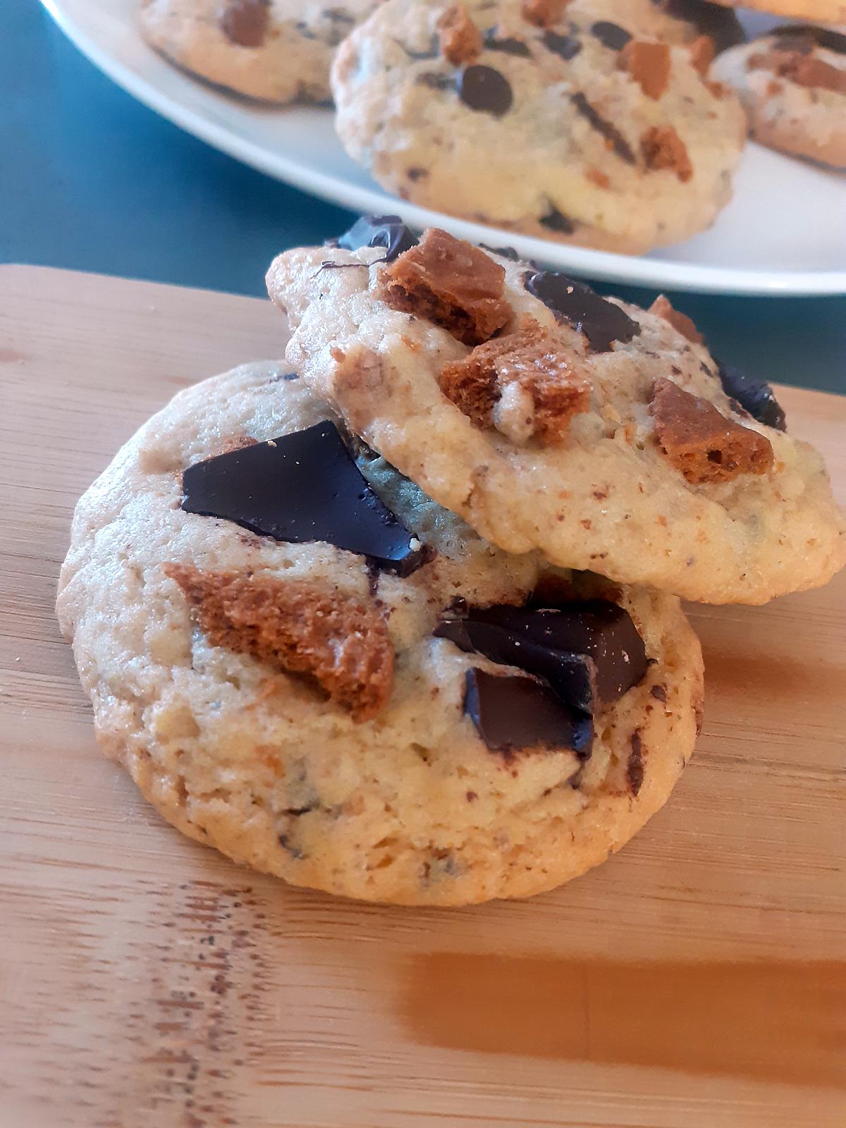 recette Cookies moelleux aux noix, chocolat et speculoos