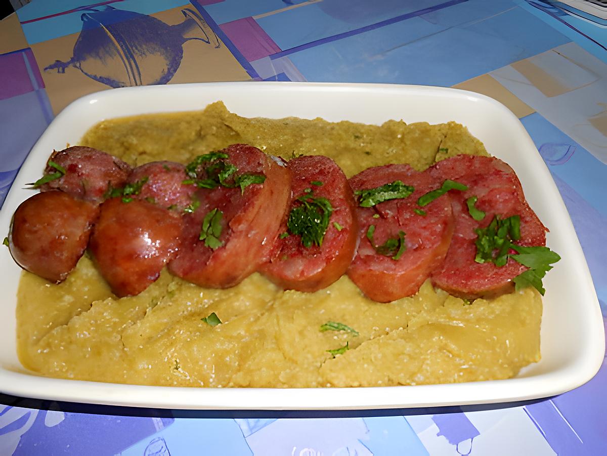 saucisson à cuire purée de pois cassés et pommes de terre 430