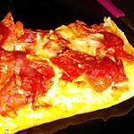 recette pizza fromage a tartiflette, chorizo tomate