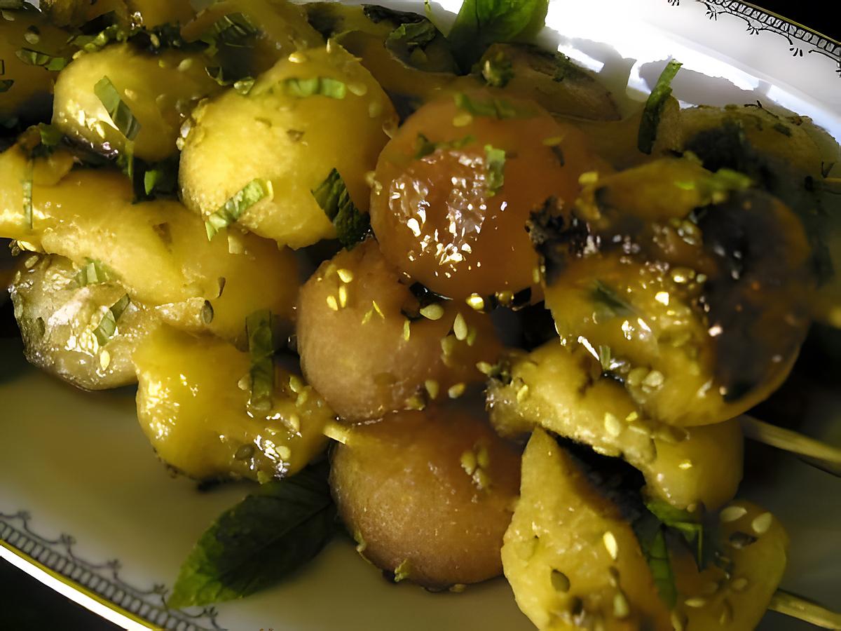 recette Brochettes melon-pastèque au sésame, à la menthe, flambées au Moscatel