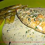 recette PAPILLOTE DE BLANC DE POULET ET ASPERGES EN SAUCE MOUSSEUSE À L'ESTRAGON ET À LA CITRONNELLE