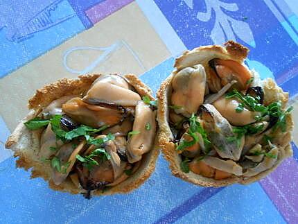 Salade et petits paniers de pain de mie 430