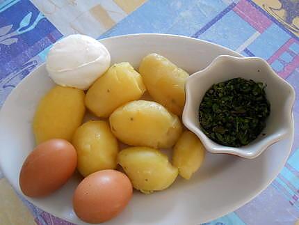 Méli-mélo de pommes de terre aux herbes, mozzarella et oeufs 430