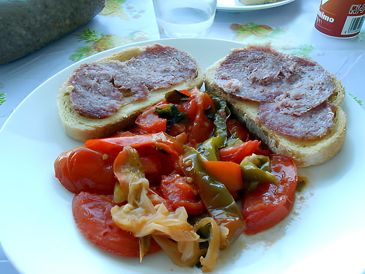 Peperonata e crostini ciausolo (ou saubressade) 430