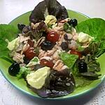 recette Salade garnie: saumon . tomates. fromage. basilic.