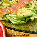 Crème : recette Salade pamplemousse rose, avocat, vinaigrette à la crème de cassis