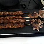 recette côtelettes d'agneau au cumin et brochettes de veau au paprika à la plancha