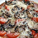recette Une pizza avec un reste de jus de tomates farcies pour la sauce tomate