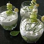 Cocktail de crevettes au fromage blanc pimenté sur lit de concombre