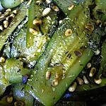 pignons de pin : recette Salade de courgettes au thym et aux pignons grillés