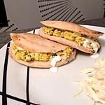 recette Pains pitas aux oeufs brouillés et aux herbes