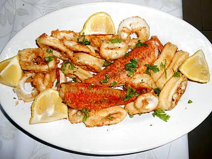 Calamars et rougets frits 430