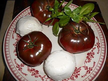 Recette De Tomates Noires De Crimee A La Mozzarella