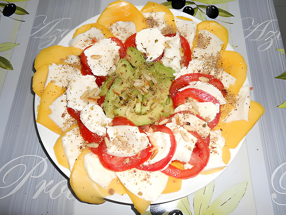 Carpaccio mangue, avocat, tomate, mozzarella  430