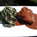 volaille : recette Poulet au chocolat et tagliatelles à la spiruline