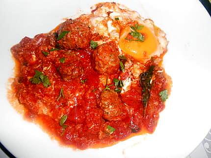 Chakchouka tomates boulettes et oeufs 430