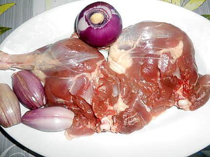 Cuisses de canard braisees aux lentilles et pommes de terre 430