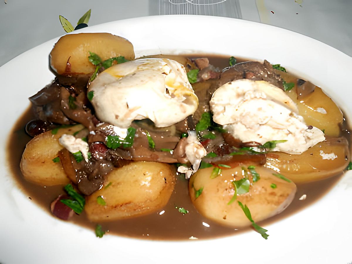 Ragoût de pommes de terre et oeufs mollets (sauce civet de lièvre) 430
