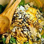 Fromage : recette Salade aux pêches, bleu et noix de Grenoble