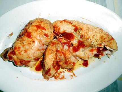 Poulet fumé aux oignons grillés et tomates poêlées 430