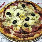 recette Pizza aux oignons et chorizo. mozzarella.