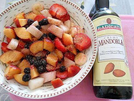 Soupe de fruits a l'amaretti et chantilly au chocolat 430