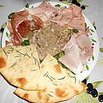 recette PIZZA BLANCHE AU ROMARIN pour remplacer le pain et CHARCUTERIE