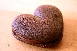 Gâteau saint valentin - Whoopies chocolat Caramel forme Coeur - LOVE 5