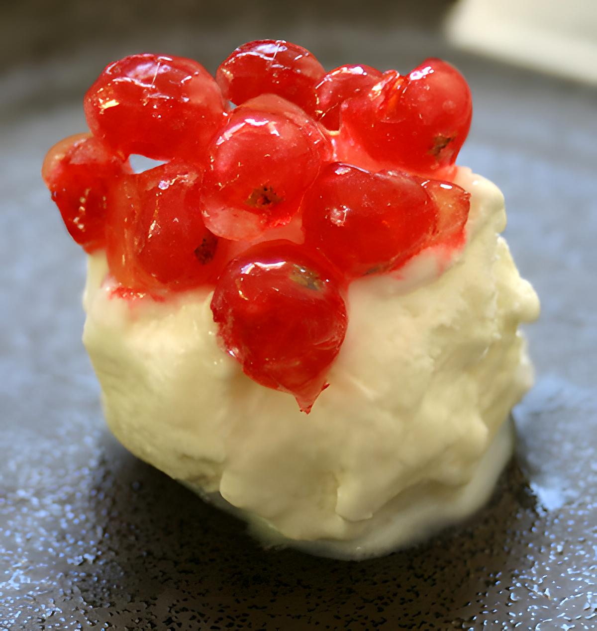 recette Caviar de groseilles croustillantes, glace à la badiane