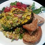 recette Brouillade d'oeufs, avocat et tomate aux lardons fumés