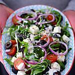 recette Salade de roquette,tomates cerises,olives noires,oignons,et féta