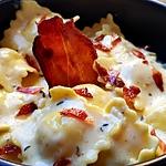 recette Raviolis au 4 fromages, crème de st marcelin et crispy de lard