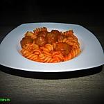 recette Pâtes aux minis boulettes farcies à la mozzarella sauce tomate