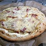 recette Pizza crème  pomme de terre lardons et fromage à raclette