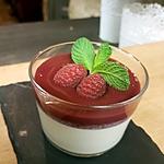 recette panacotta thé matcha et coulis de fruits rouge
