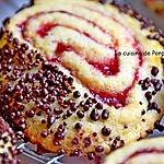 recette Biscuit spirale à la confiture de framboise et perles de chocolat